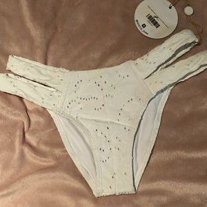 Montce Eyelit Euro Bottoms